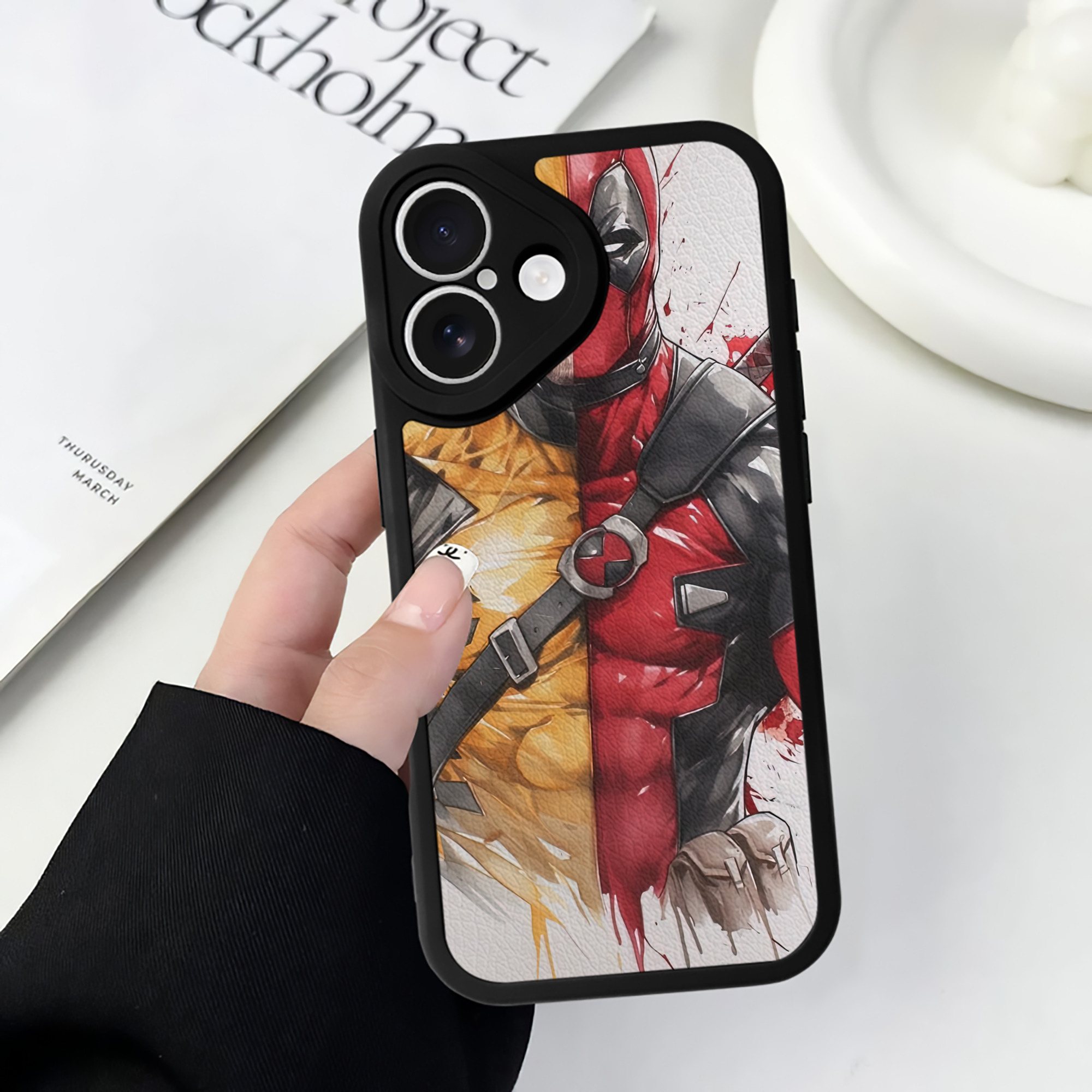 （画像用） Deadpool デッドプール 【iPhone 16シリーズ対応】シリコンスマホケース（レザー調） 材質：シリコン